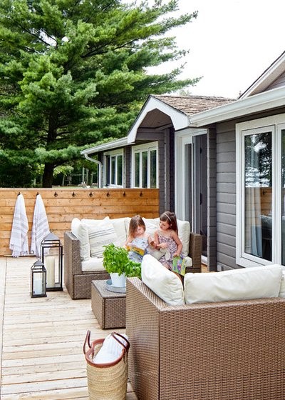 Beach Style Deck by Croma Design Inc.